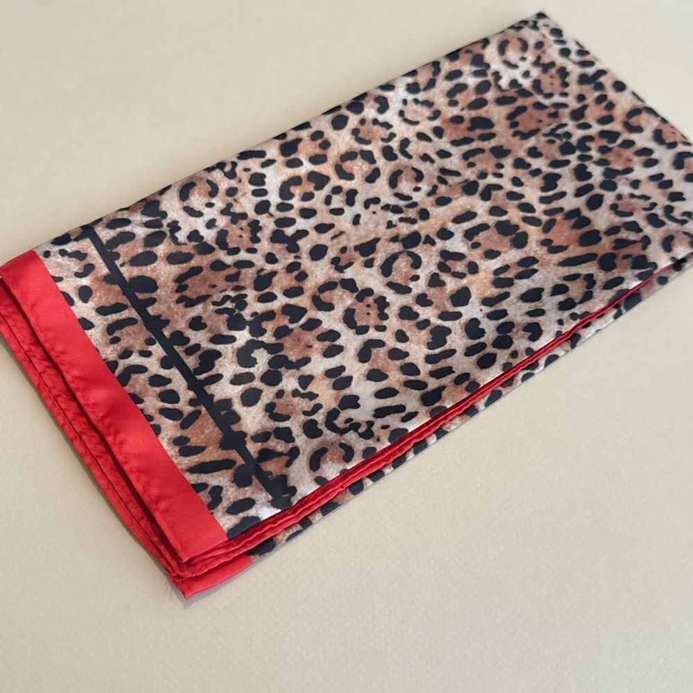 Leopard Print Scarf P30 - Picture 4 of 4